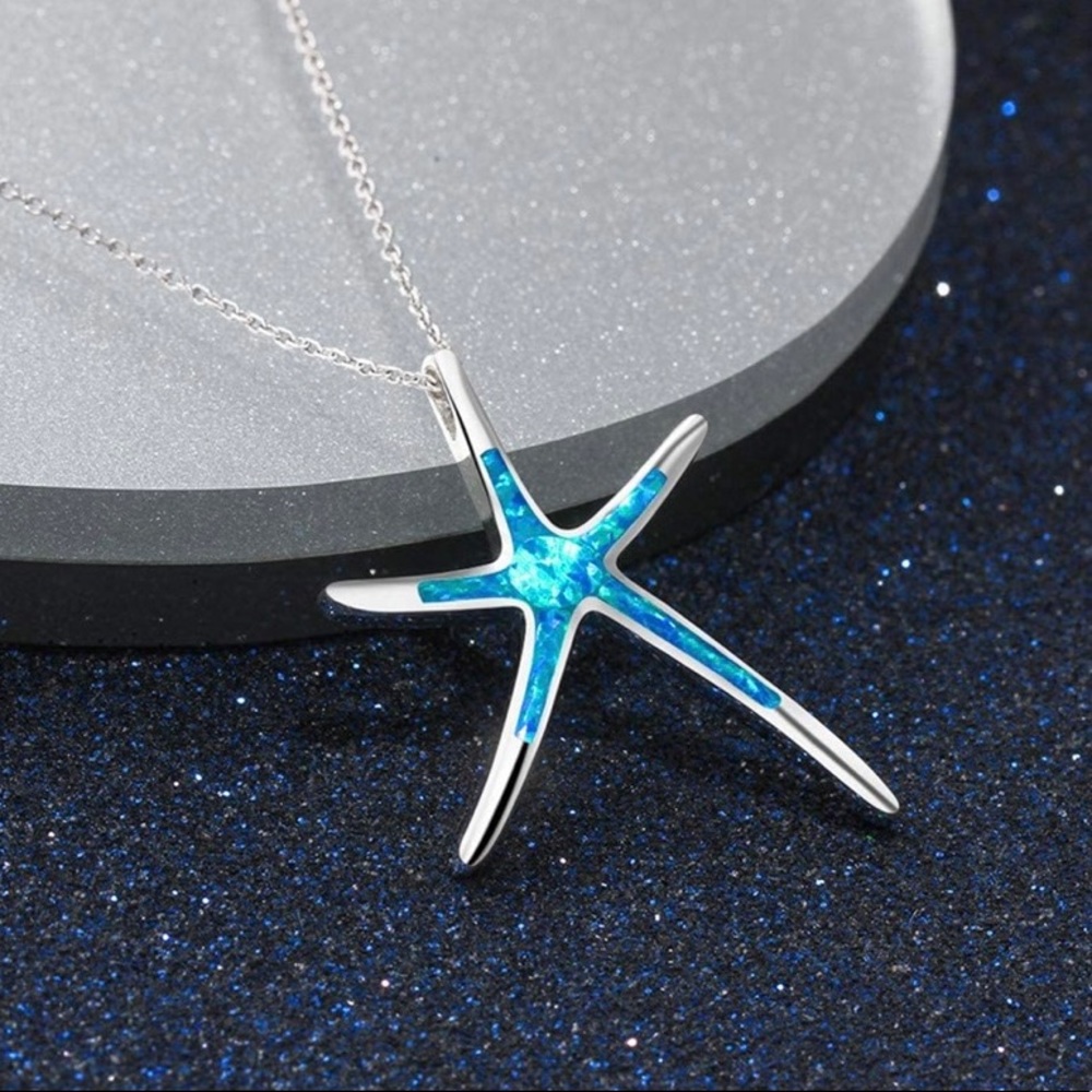 Beautiful blue starfish necklace